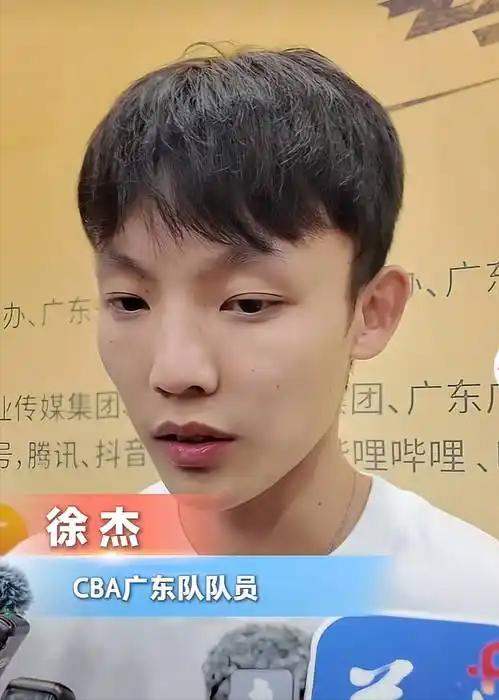 这次就看徐杰能不能把握住了！

今天上午，广东男篮新任教练亚科夫列维奇，在接受广