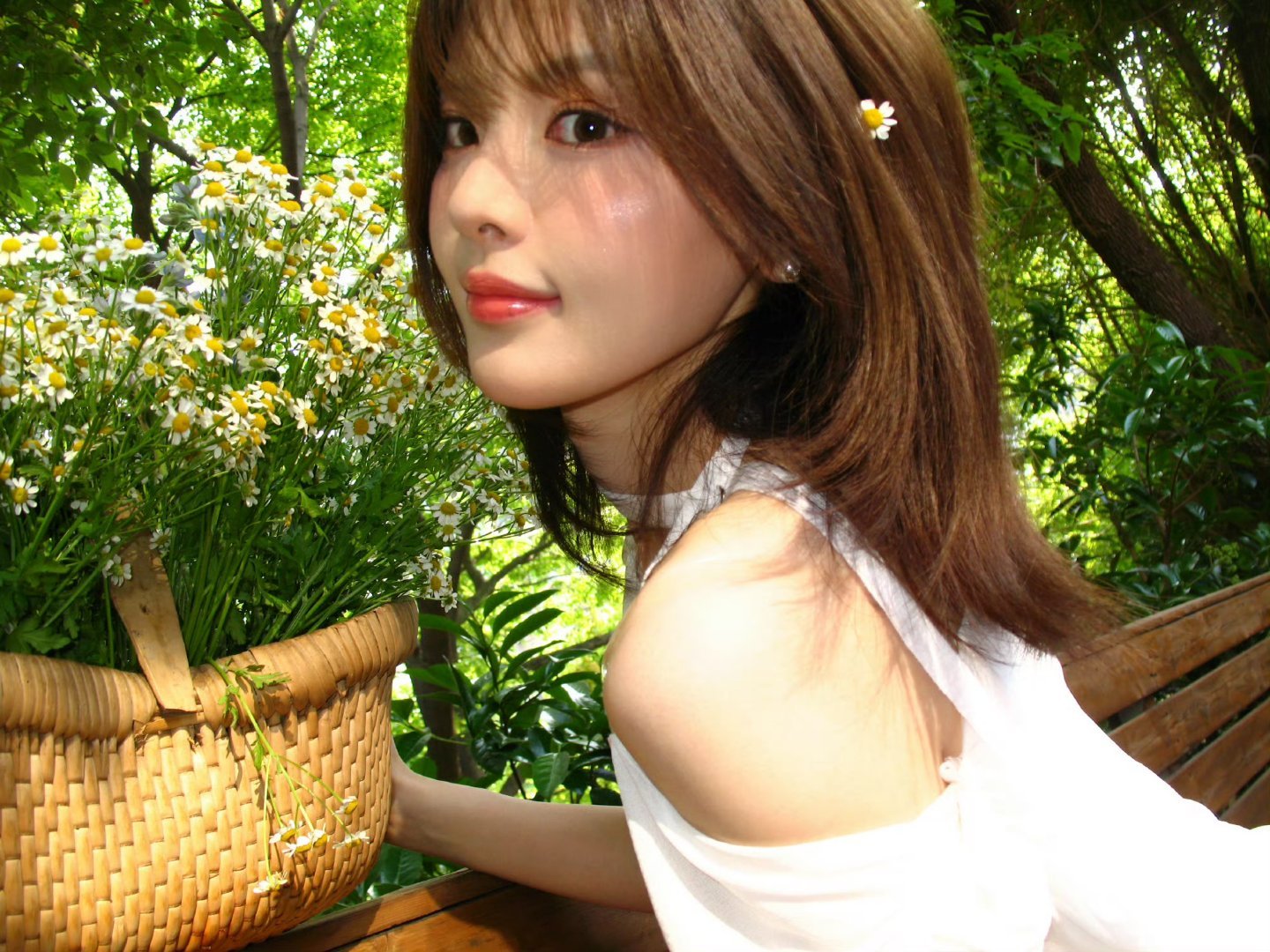 杨超越ycy杨超越蛋仔惊魂节代言人ycy杨超越秘境鹿屿品牌代言人 “信仰照亮前方