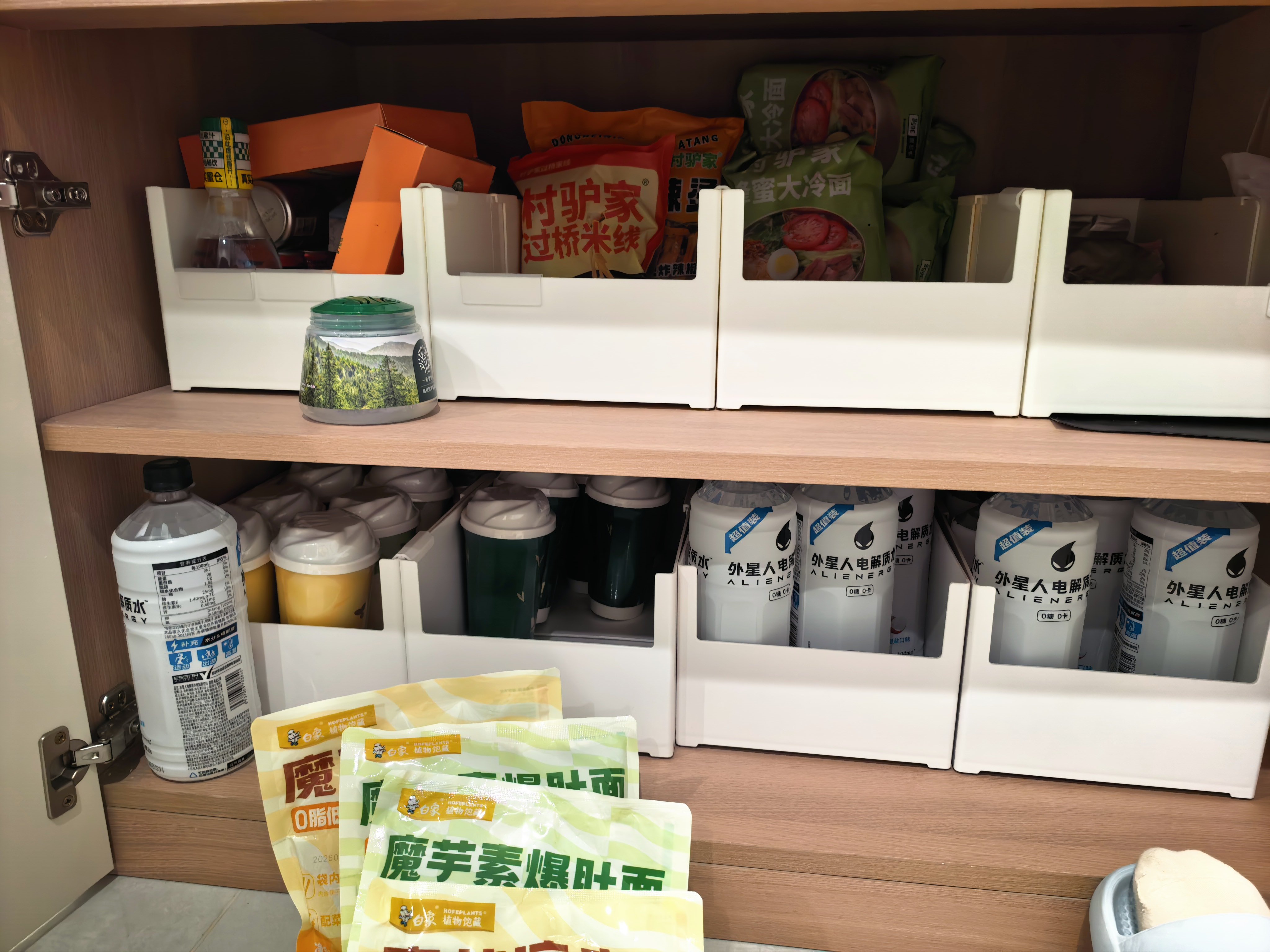 哈哈哈哈哈哈哈收到了一部分白象，对我这个J人收纳非常友好如图所示凉皮可以和原来的