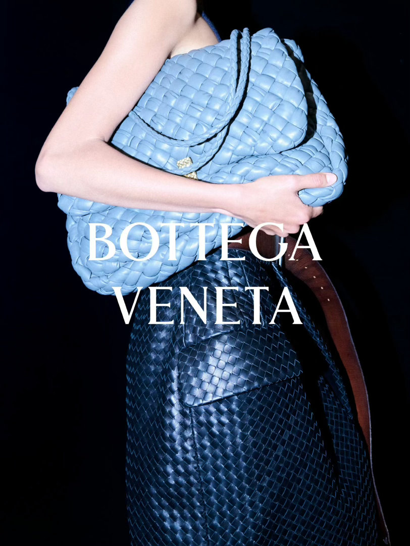Bottega Veneta的深蓝与浅蓝 ​​​