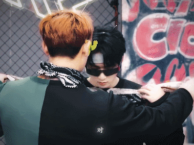 黄子韬快看是恶评 刘耀文给黄子韬留满恶评还锐评啥都会啥都不行，直接把韬韬心态整崩