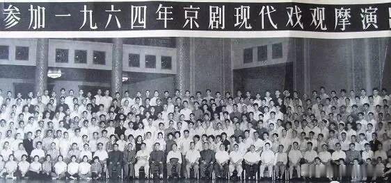 1964年，​南昌市京剧团创作演出现代戏《强渡大渡河》参加全国京剧现代戏演出。这