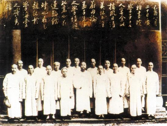 光绪十年的北京，一个二十六岁的翰林院编修，在举朝噤声之时，递上一道折子，要求杀掉