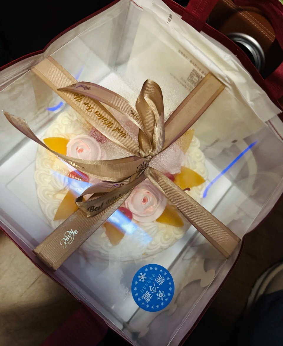 唐嫣给潘经理送的生日蛋糕🍰感觉好好吃哇😯 