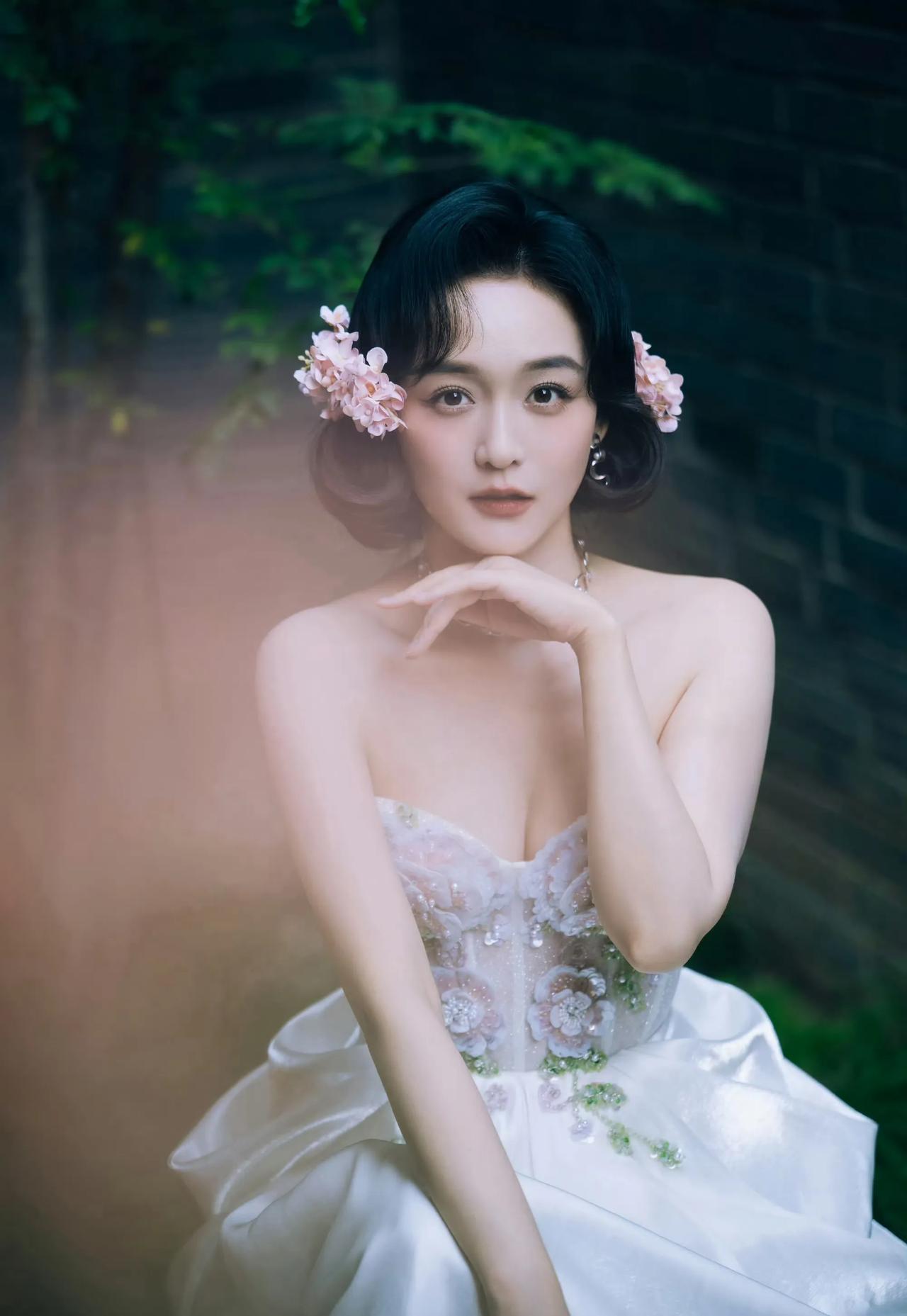 何泓姗