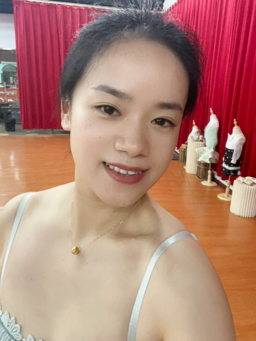 端午拉丁集训结束，最后抽盲盒，抽到银色的拉丁舞鞋挂饰，开心😝 