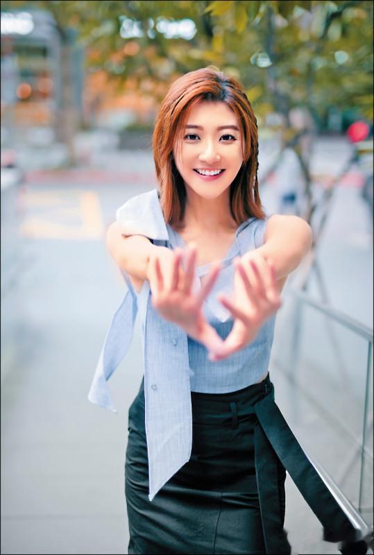 無聊的大人採訪啦[喵喵][喵喵] ​​​