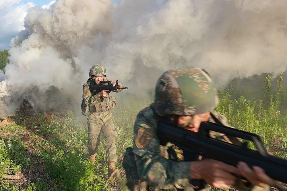 #东风快递[超话]##正青春火箭军##火箭军# 《你是否绷紧了那根弦》我常常在问