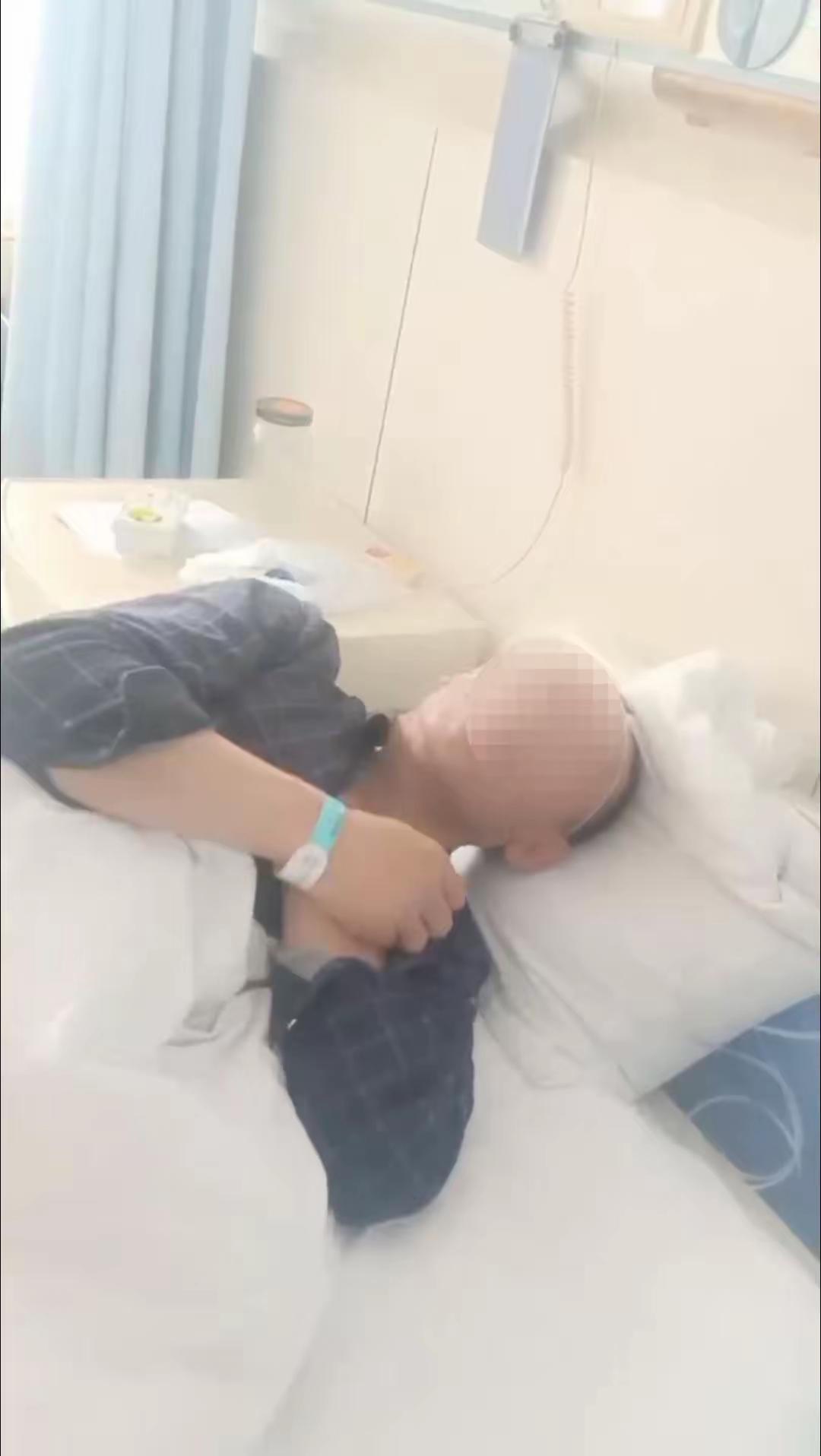 上面是他的地，下面是我的地。一上一下，他把上面的土往下面推，下边是我的，我不让他