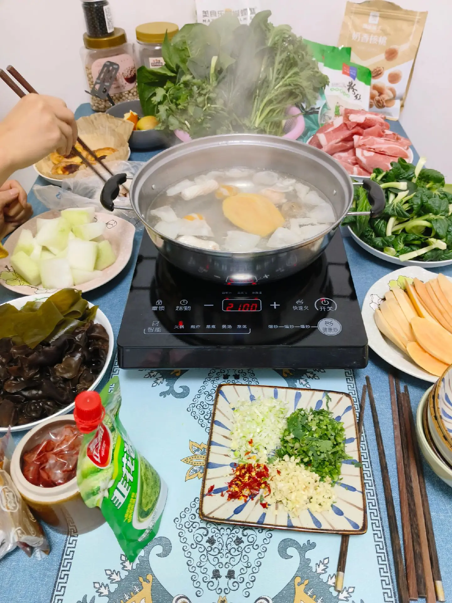 小火锅吃起来