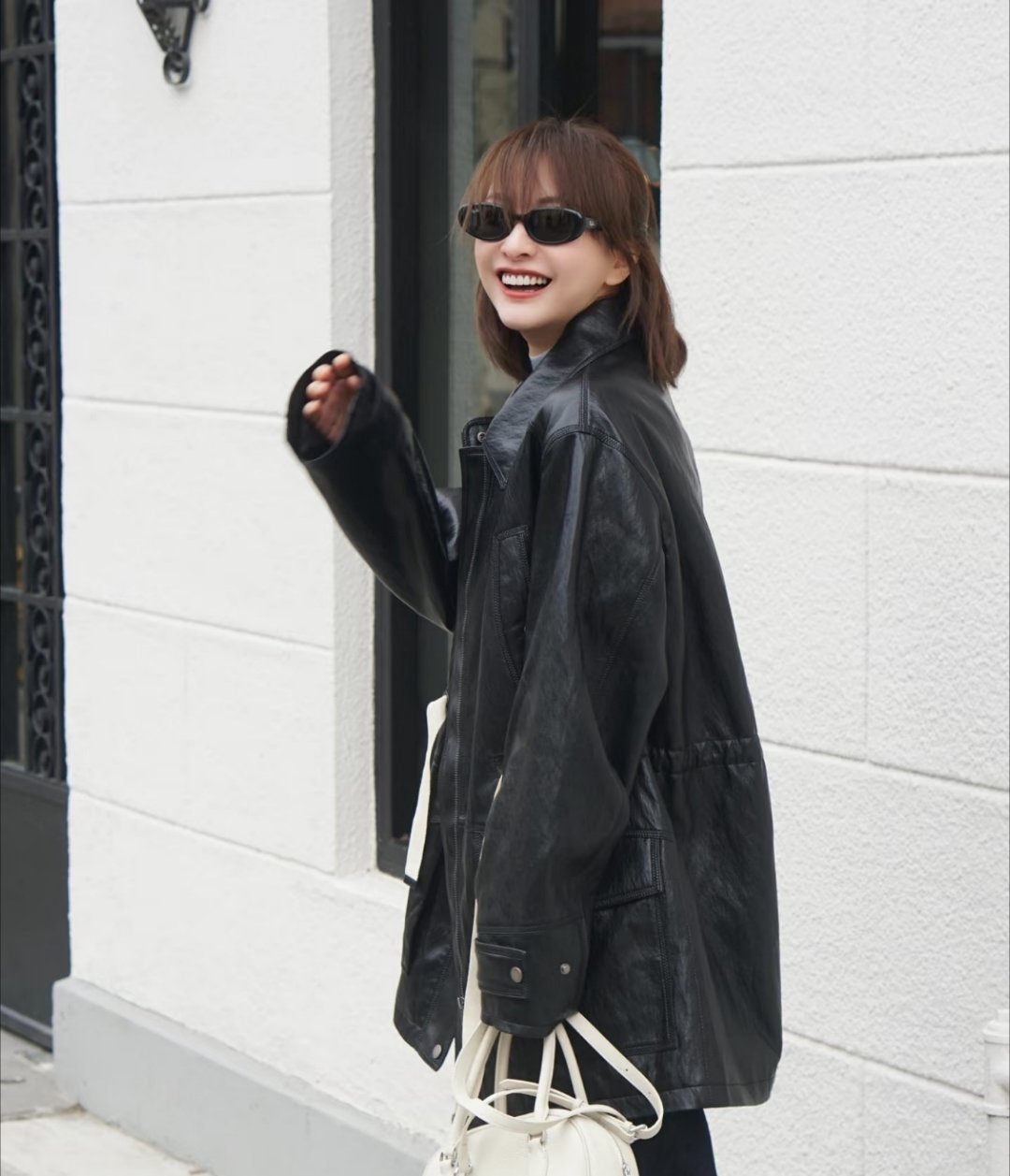 吴昕不愧是上过浪姐的人吴昕大侦探舞台太亮眼！即兴舞蹈信手拈来，肩膀痛、牙痛、触角