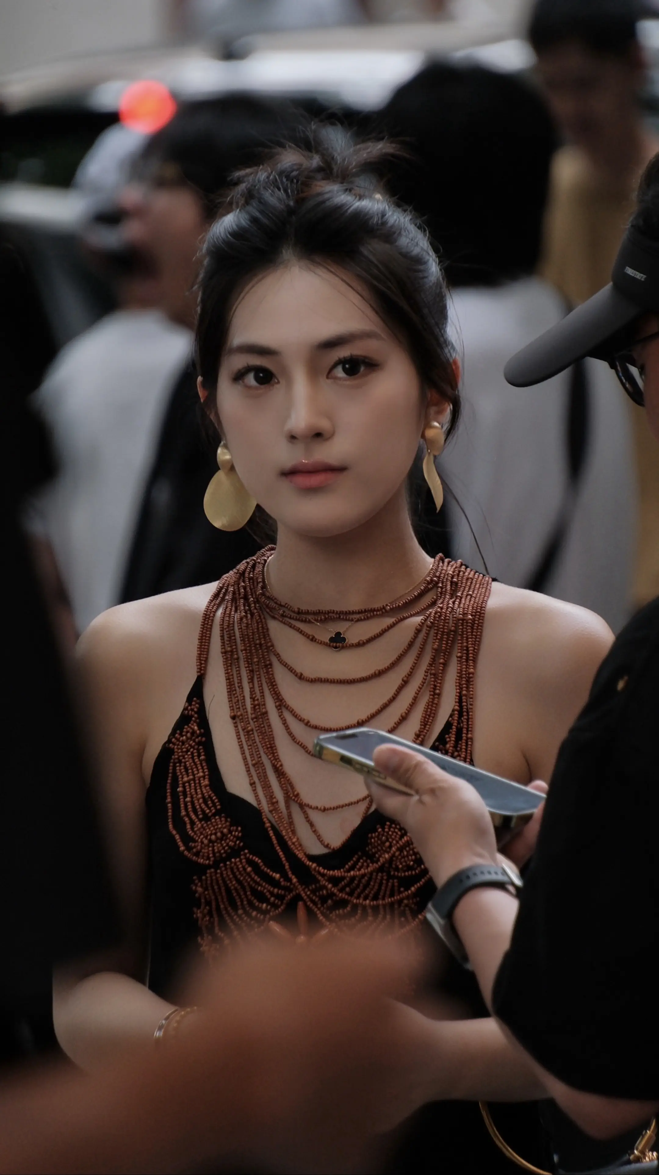 上海街拍。每个小姐姐都美的好有自己的特色！！首图小姐姐美的有点像赵丽颖！