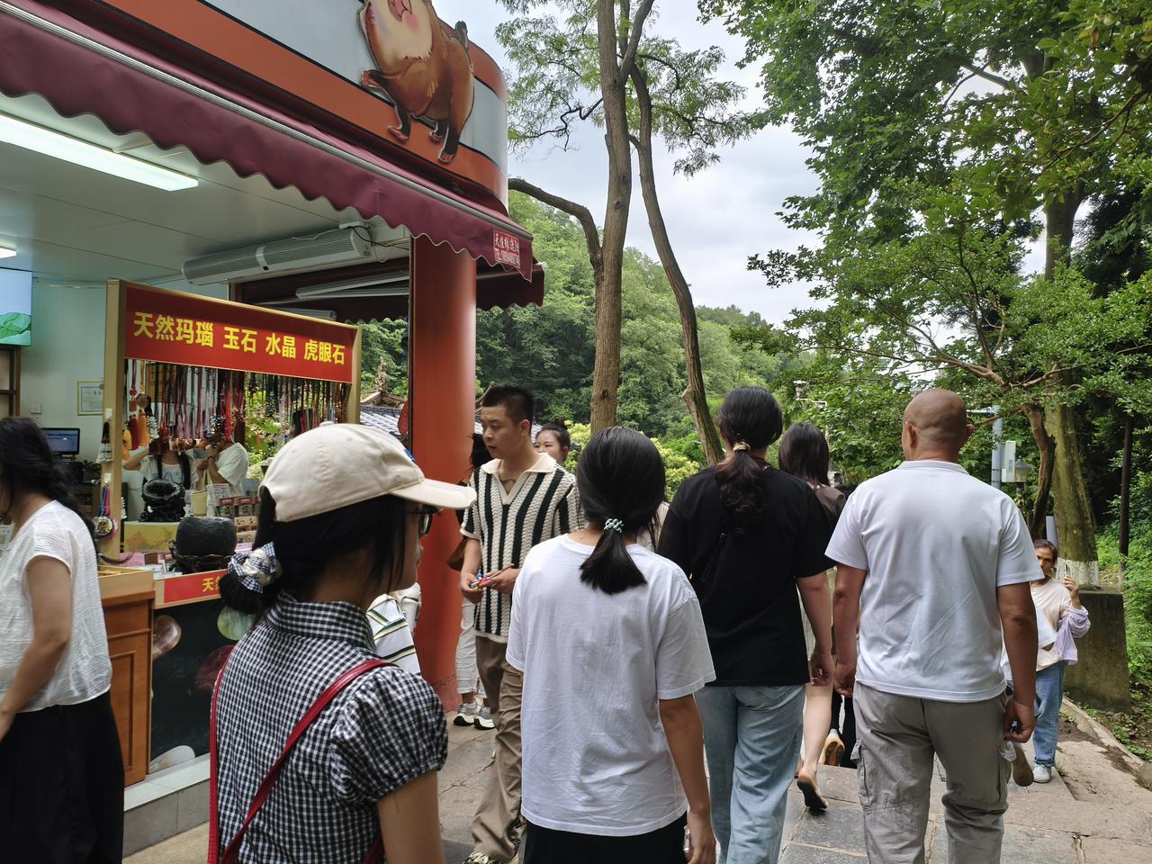 中国农民想提高粮价？
商家已确定大量进口美大豆，玉米，猪肉！