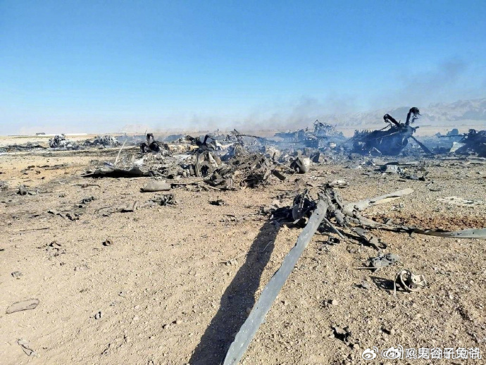 伊朗媒体公布美军黑鹰直升机残骸照片