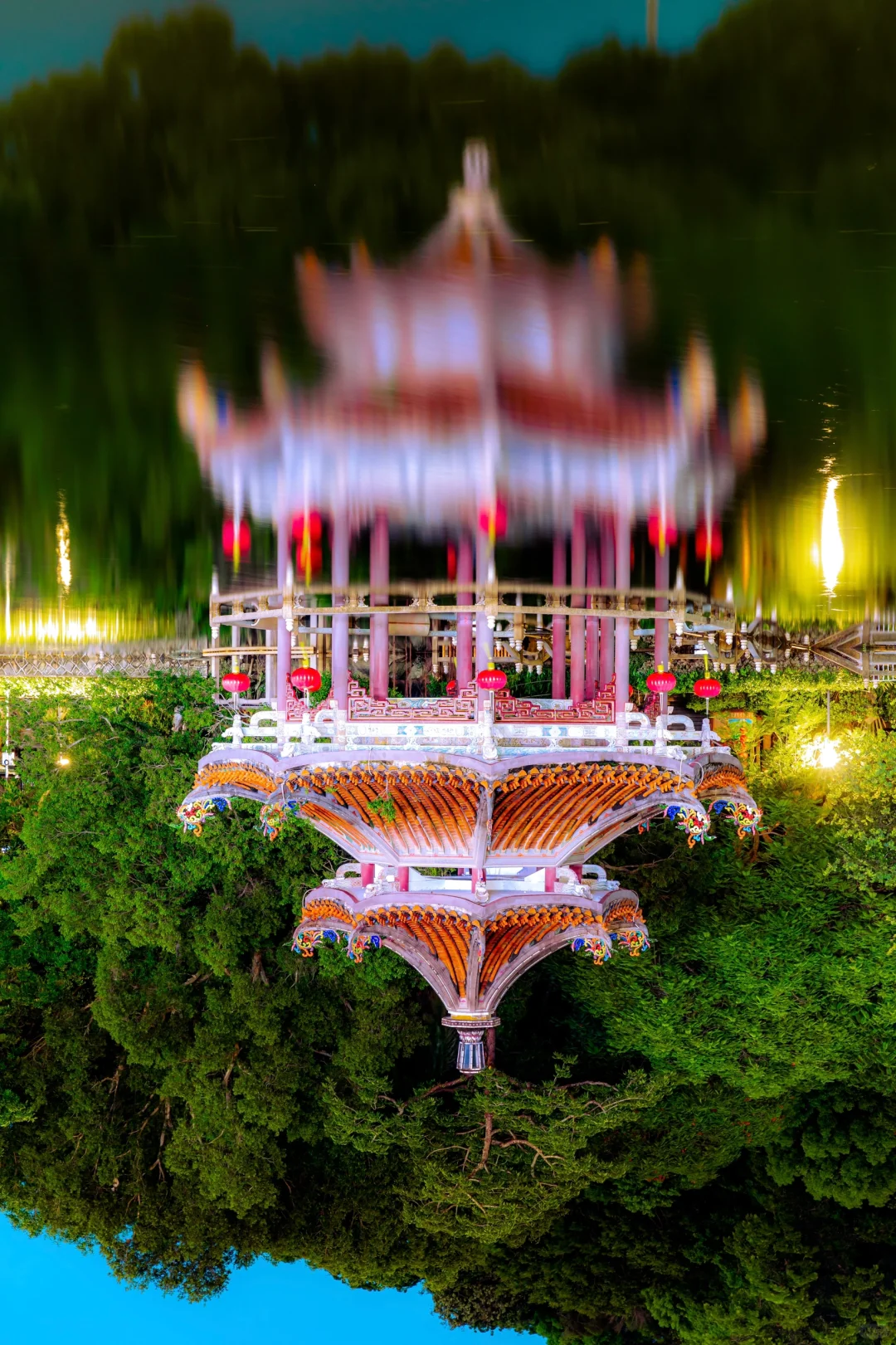 大雨真的会让这座城市颠倒！🌧️