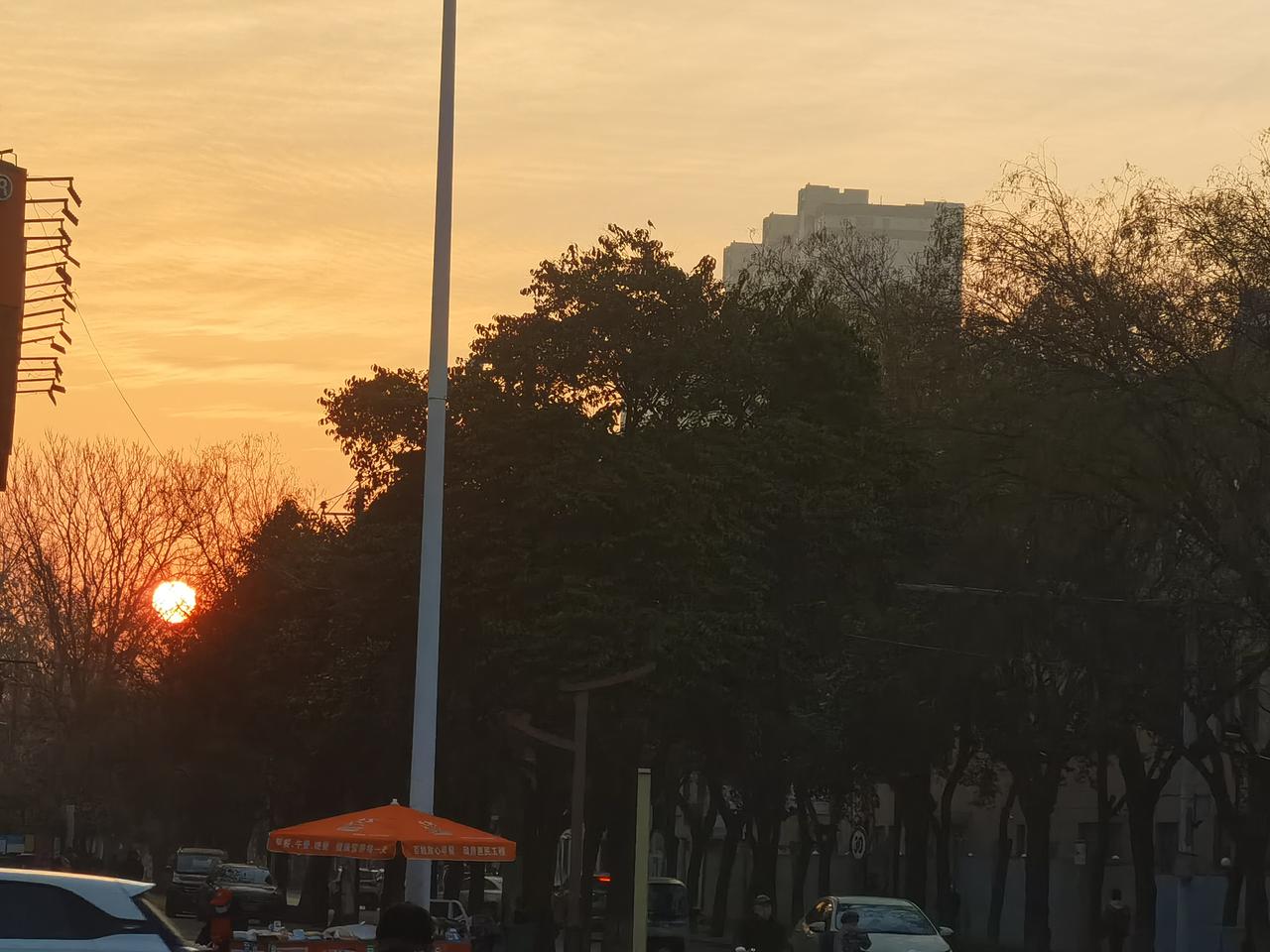 二月二龙抬头，国泰民安好兆头！晨随手拍自安阳市中州路与清风街交叉口