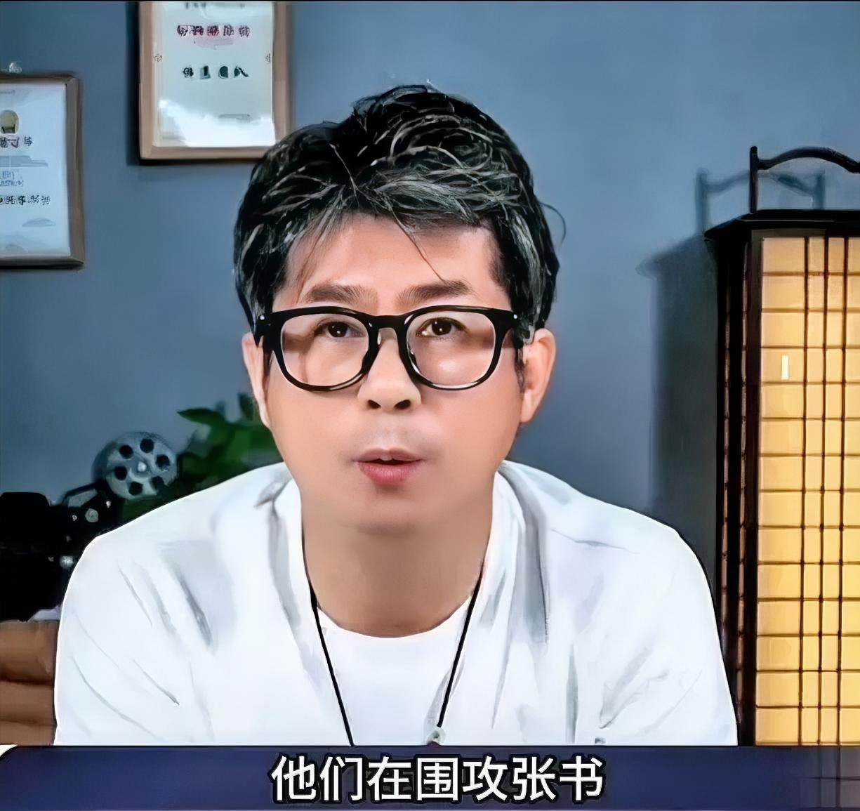 刷到恒苏为张书发声的直播，瞬间被那种“淋过雨就想为别人撑伞”的共情戳中。
 
张