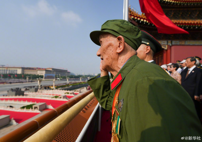 【#致敬英雄前辈#】向英雄前辈致以崇高的敬意！他们是民族的骄傲，他们是永远的丰碑