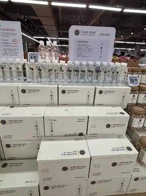 新包装才卖22天，胖东来亲口认错：设计撞衫，今天全线下架！

胖东来DL矿泉水刚