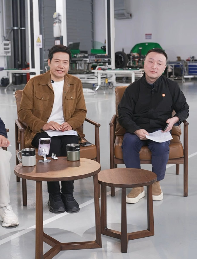 【雷军否认小米 7000 法务：希望新的一年强化团队建设，坚决打击黑水军】雷军否