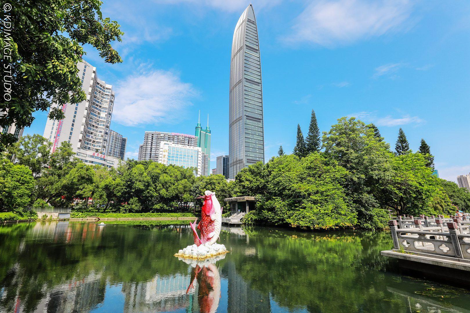 新年第一帧镜头伫立罗湖之芯，仰望京基100那如利剑般刺破苍穹的雄姿，仿佛触碰到了