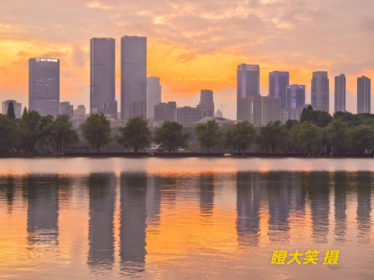 发一张图片，让我猜出你在哪里拍的长沙沙水水无沙，漫江碧透映晚霞。