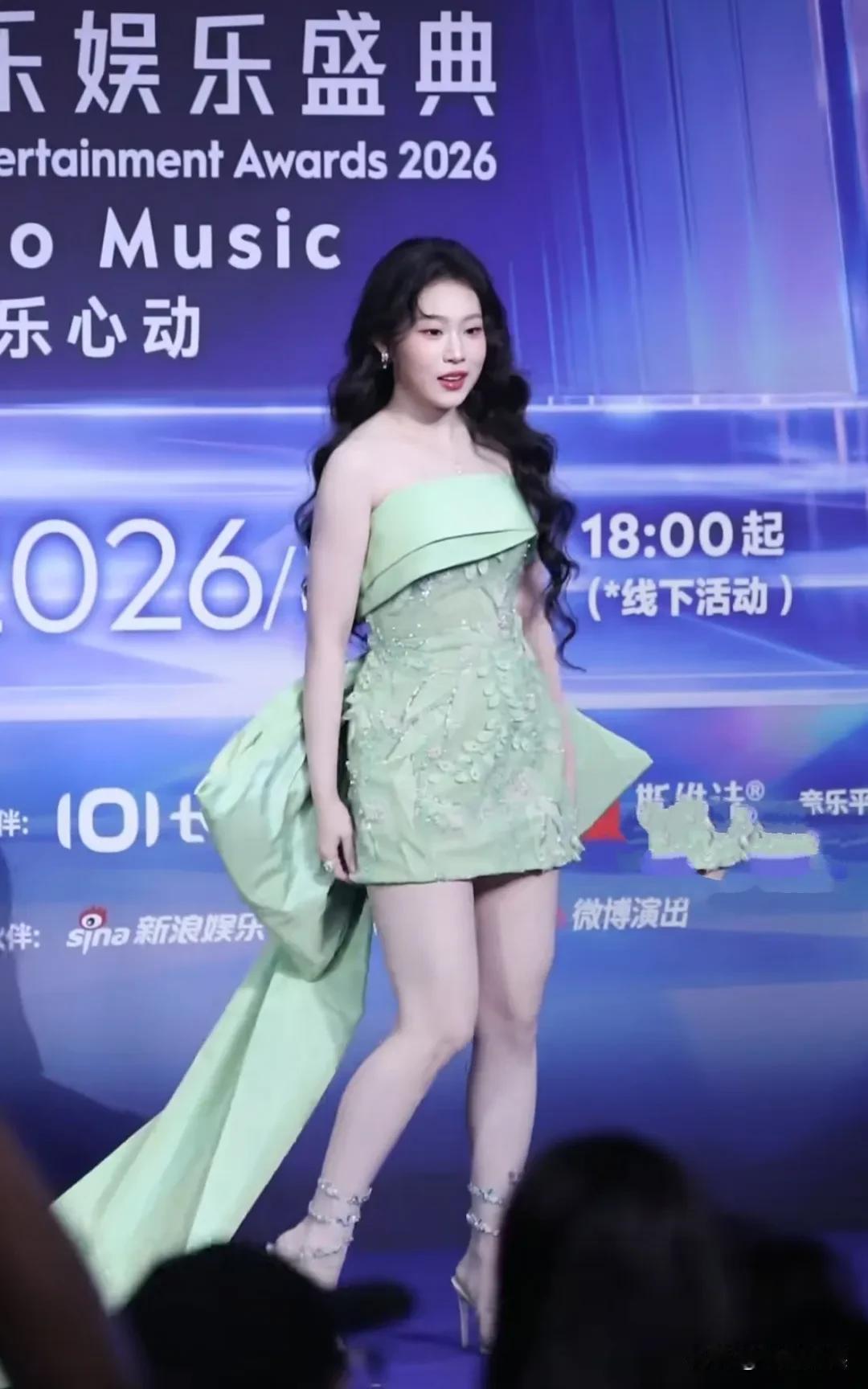 小沈阳的女儿沈佳润现身澳门，参加腾讯音乐娱乐盛典，这姑娘被娱乐圈“改造”得越来越