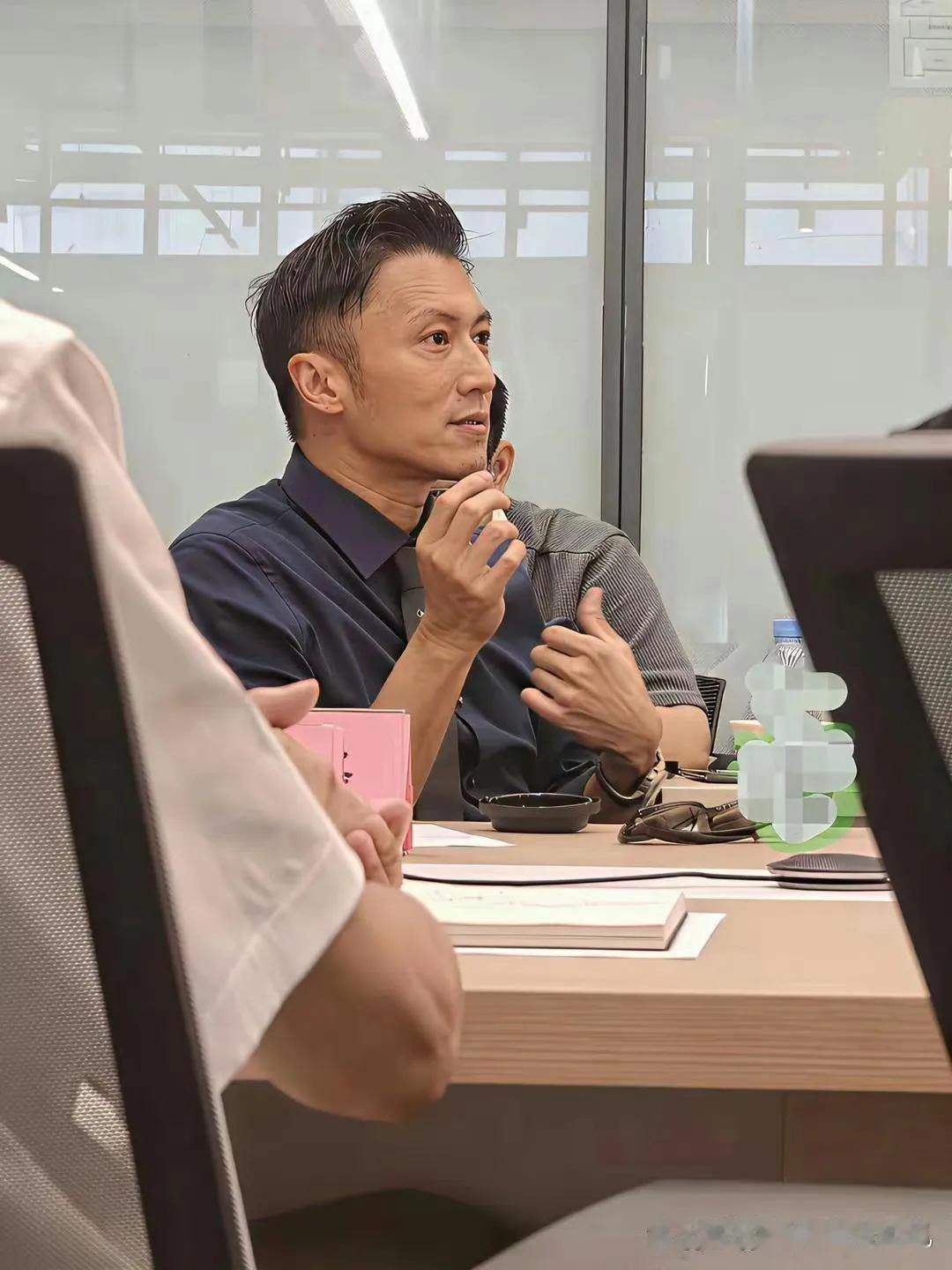 谢霆锋失去美颜滤镜，感觉接地气了很多 ​​​