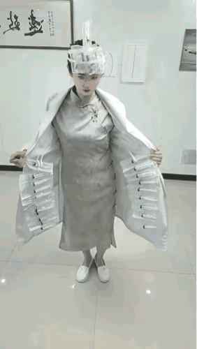 这女子练的这门功夫也倒是很厉害的，看完之后让人细思极恐，有时间干点啥不好，非要练