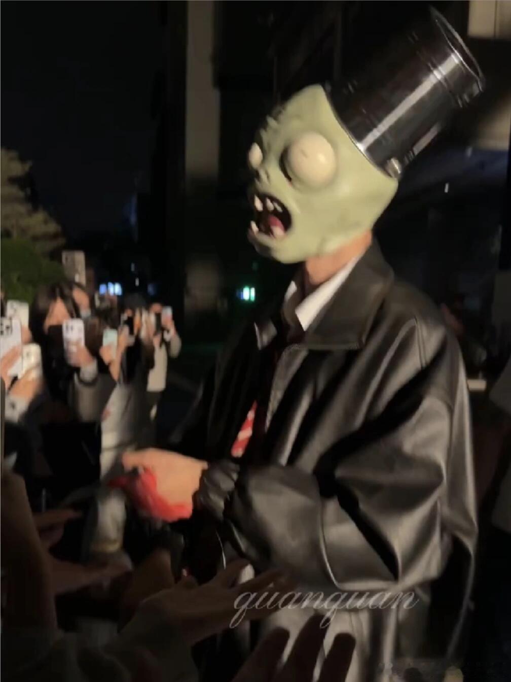 林一铁筒僵尸林一铁桶僵尸发糖了  林一铁桶僵尸发糖了，谁来懂一下这个林一的可爱值