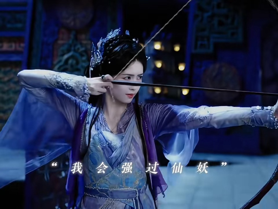 白鹿是拉不动弓吗？射箭这么费劲的样子 