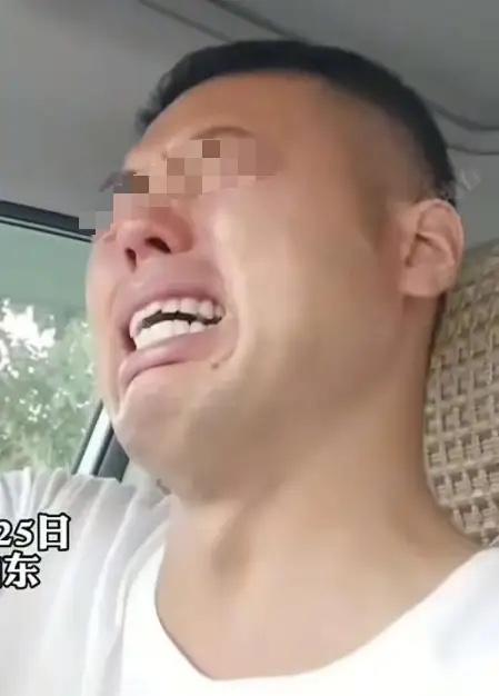 二儿子攒了整整6年的钱，一分不剩，全被亲妈拿去给大哥付了婚房首付。他没吵，没闹，