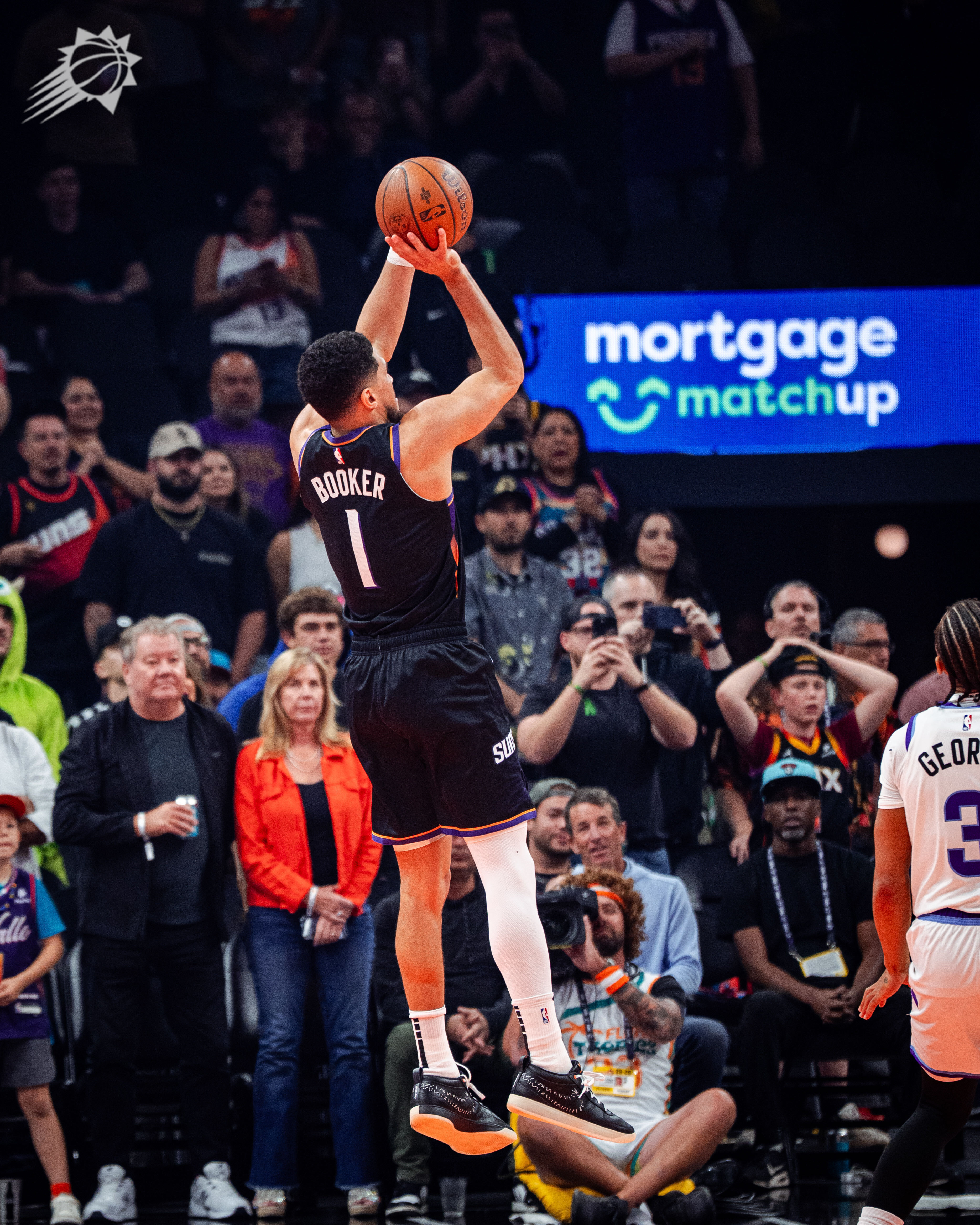 第一球！布克用招牌中距离点燃全场！🔥菲尼克斯太阳[超话] ｜旭日东升 ｜爵士v