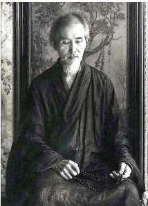 1951年，112岁的虚云和尚被人打伤，肋骨断裂，五窍出血，事情传到北京后，中央