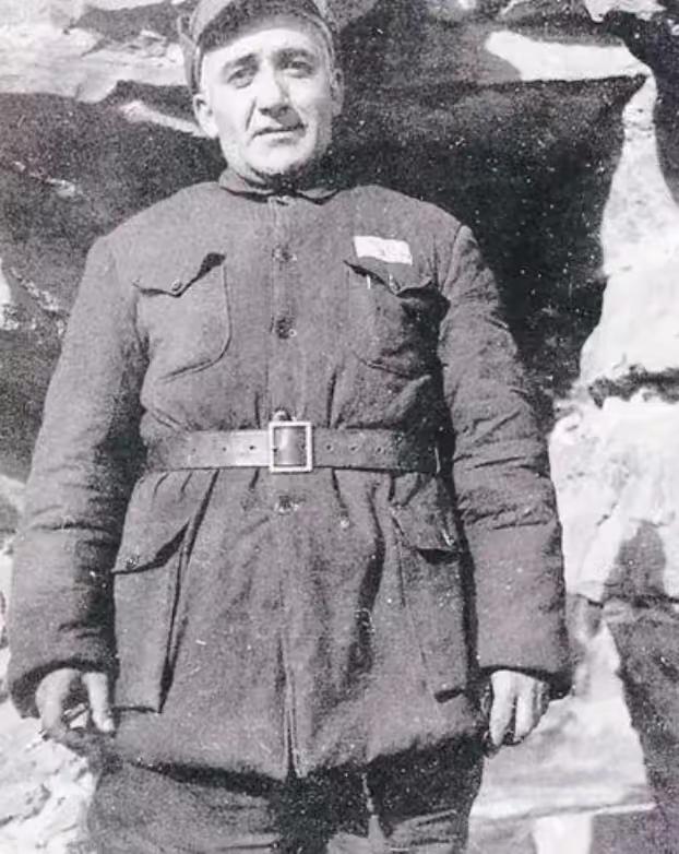 “周，你答应过我，新中国成立后会让我加入中国籍的！”1949年，一个外国人急匆匆