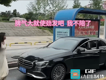 一个耳光真真切切，视频中“咣”的一响，很有穿透力。
一大耳刮子不仅把开车的男子打