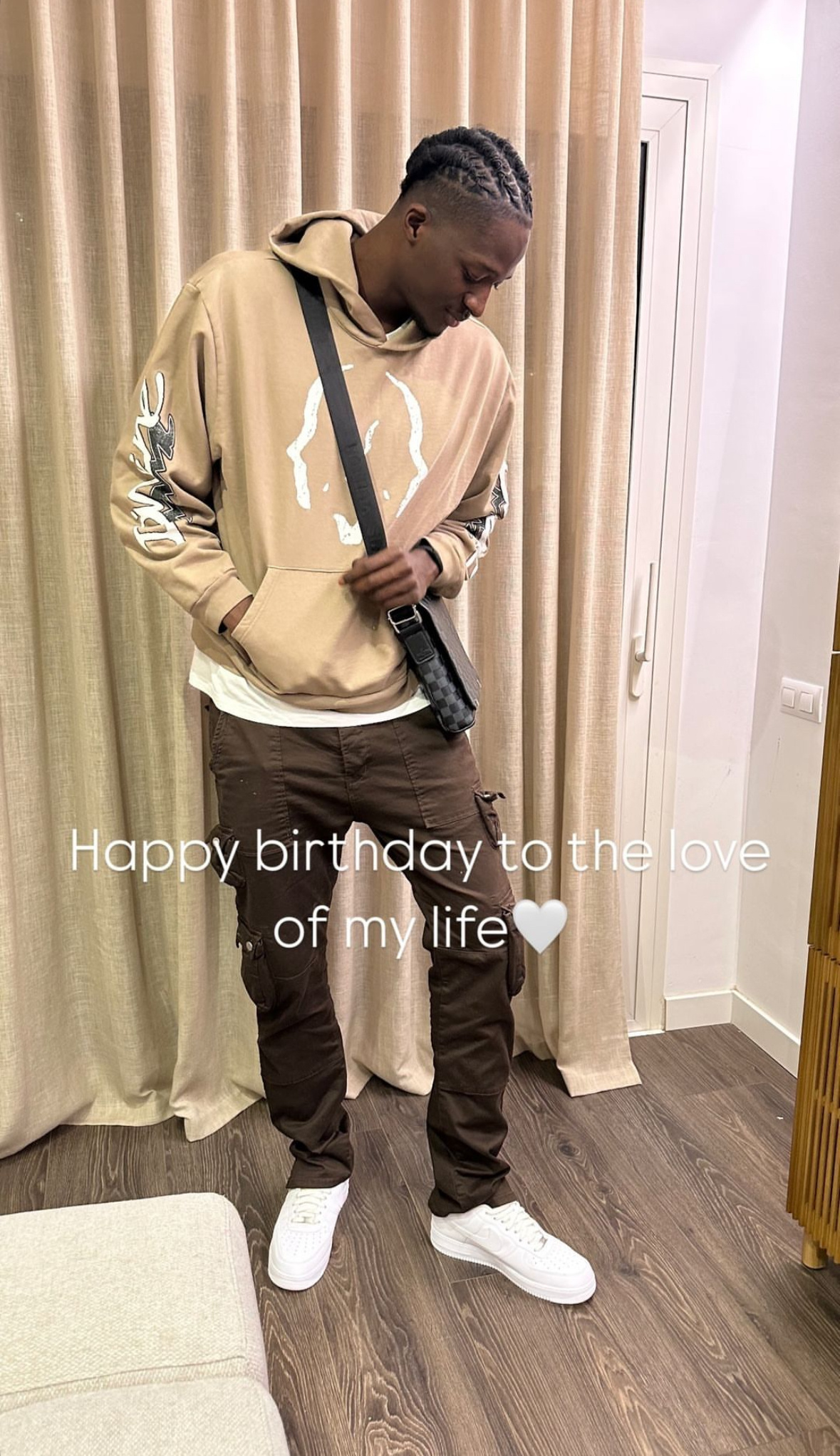 图雷的妻子更新ins story 祝图雷生日快乐🎂图雷在17分钟前转发 