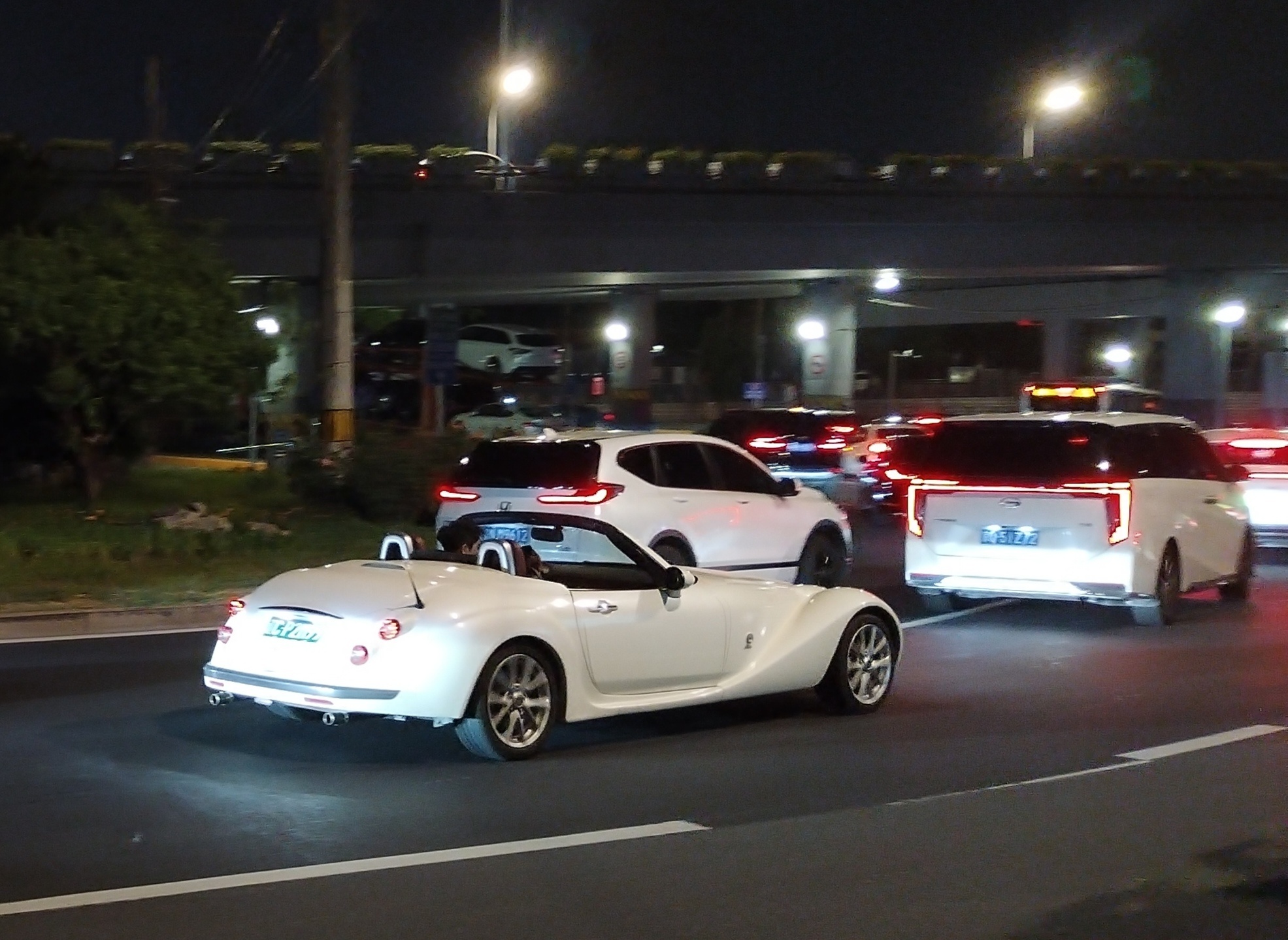 【北京街拍稀有车】光冈女王不好看，不喜欢，但是真稀有啊
