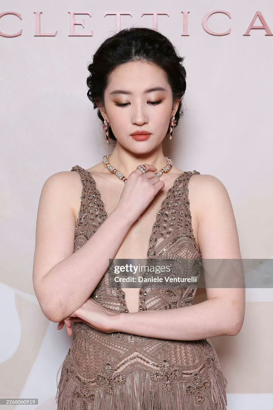 刘亦菲金智媛生图看到有人说她胖了，让她减肥？我不懂，这叫胖？为什么瘦才叫好？多瘦