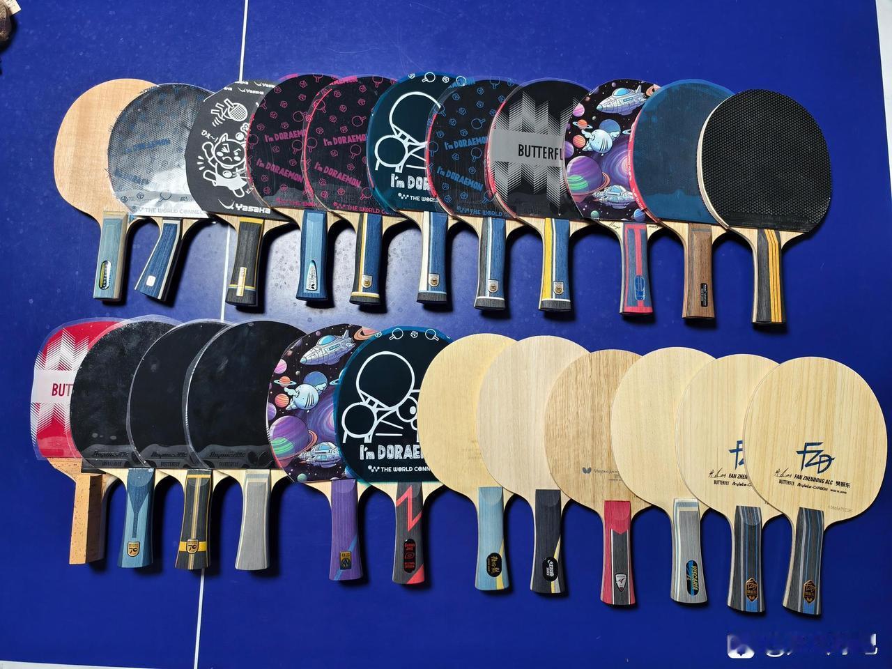 对于乒乓球爱好者来说，选择一块称心如意的球拍，说心里话，真的挺难。
有人好说了，