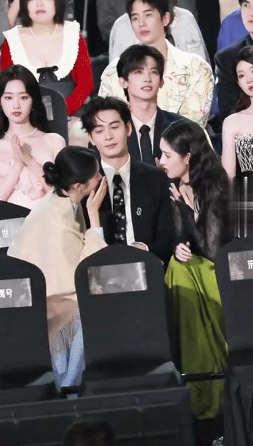 陈星旭终于忍不了，周也和王玉雯生生的把陈星旭聊走，陈星旭终于见识到女人在蛐蛐的时