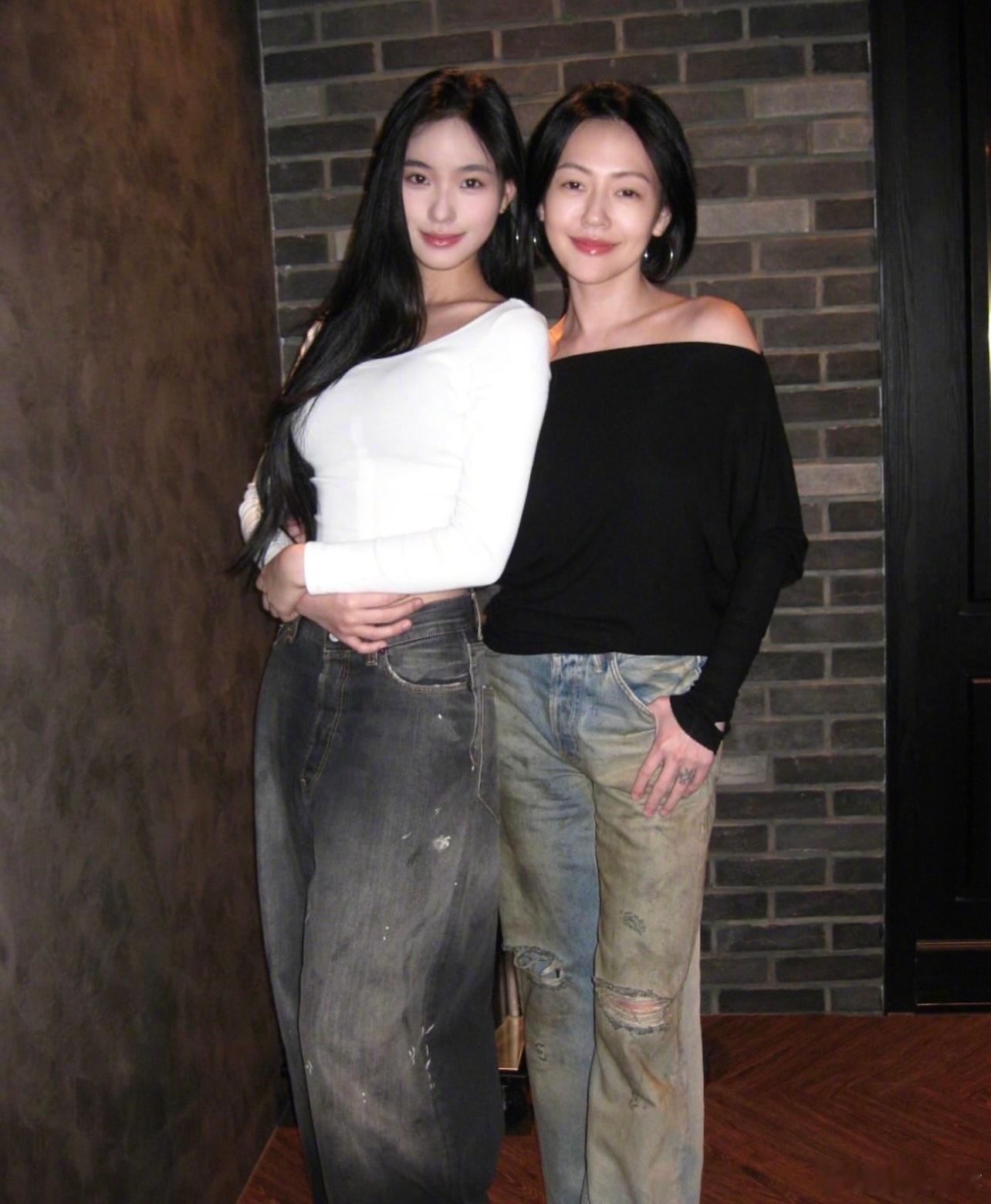 二女儿回应小S生日 据台媒，Lily说小S生日当天，有和姐姐Elly、妹妹许老三