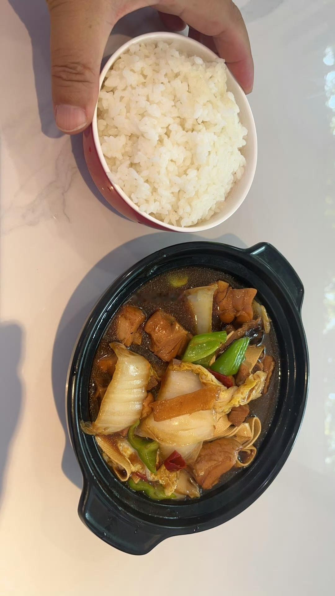 20块钱的黄焖鸡饭！开了十几年了，可惜下个月就关门了～