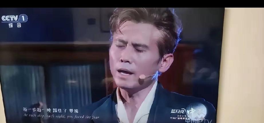 中秋晚会之所以骂声一片，
核心就一个矛盾：
咱们老百姓想看点不一样的、好看的节目