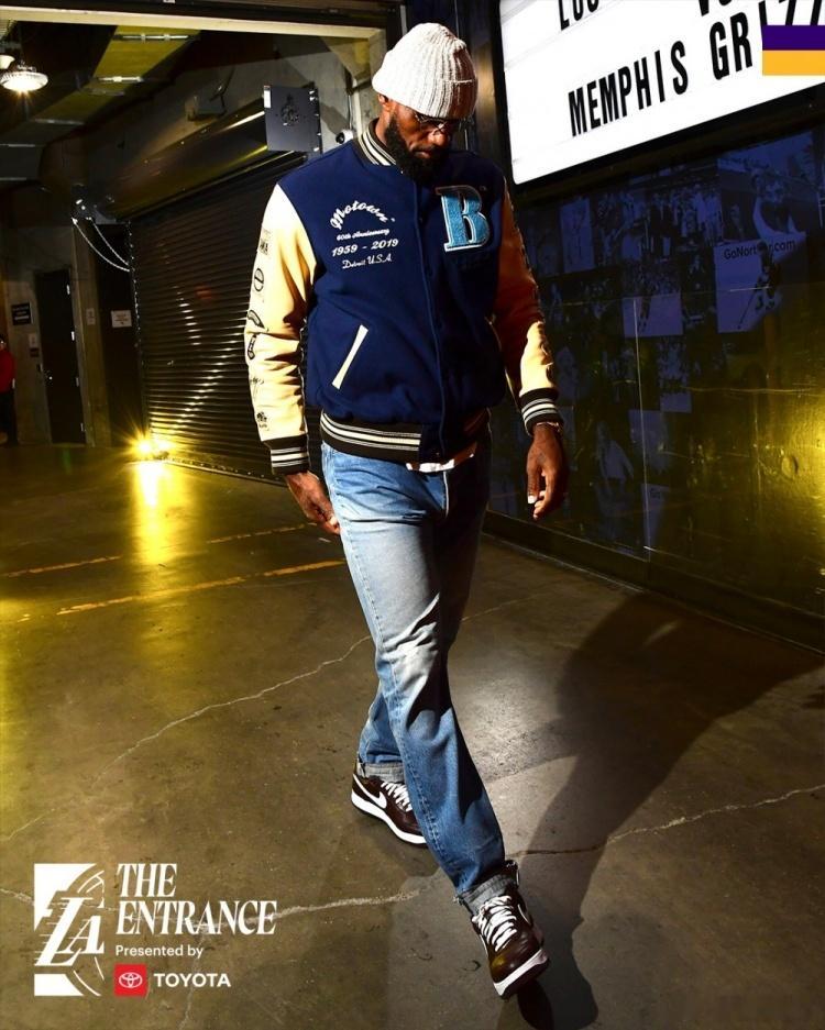 里夫斯和八村将留在洛杉矶康复训练，将缺席湖人两连客场挑战鹈鹕和马刺。今天莫兰特因