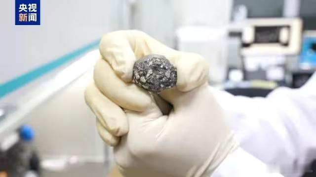 中国发现月球新矿物“铈镁嫦娥石”我国发现的月球新矿物“铈镁嫦娥石”已正式获得国际