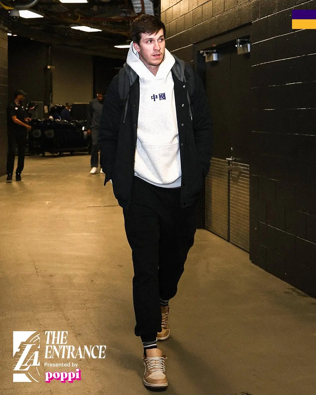 今日球员入场照，里夫斯mvp没争议吧湖人vs76人