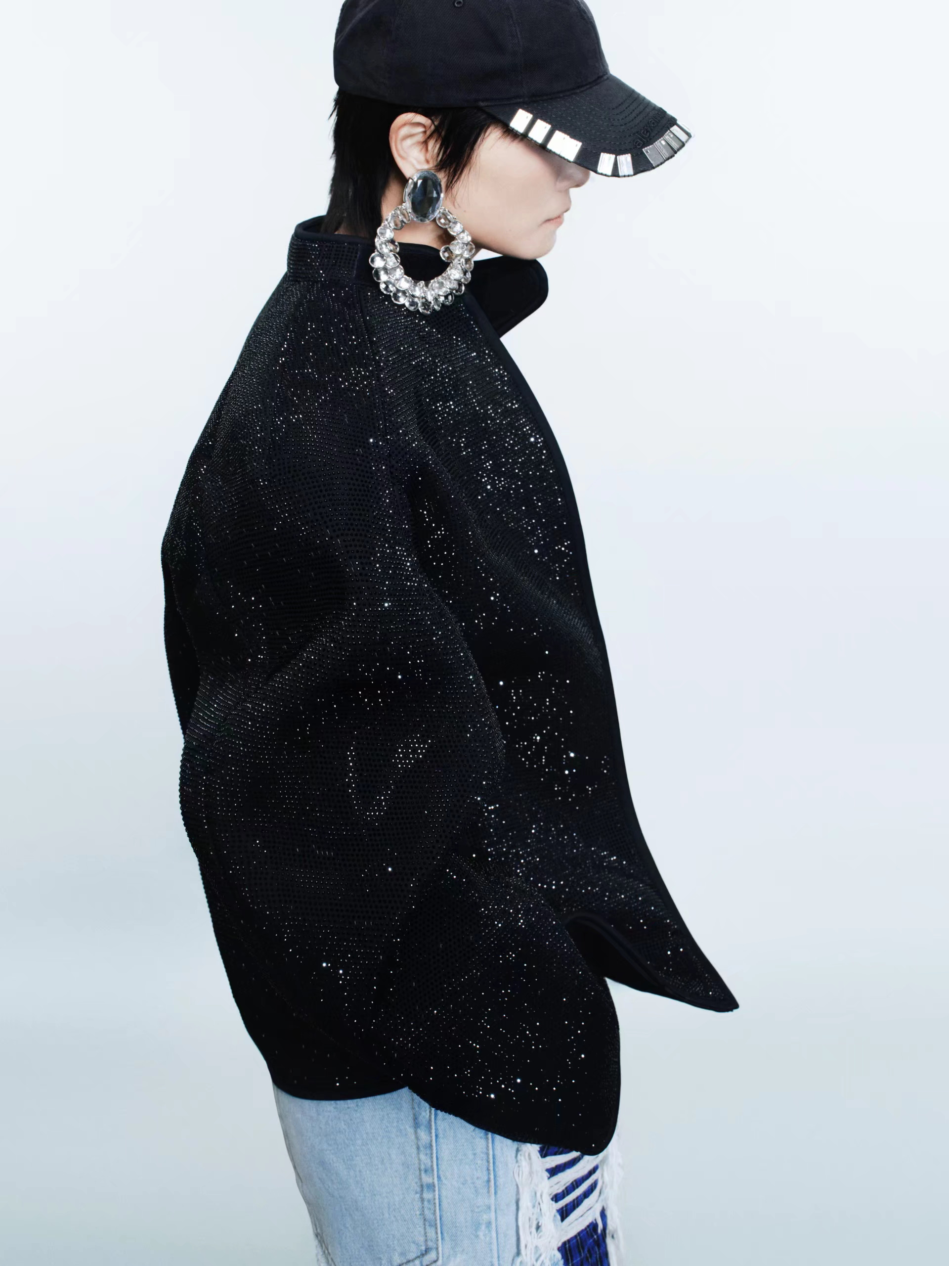 李宇春 × 李宇春2025皇后与梦想巡回演唱会与 V 中文版联合推出出道20周年