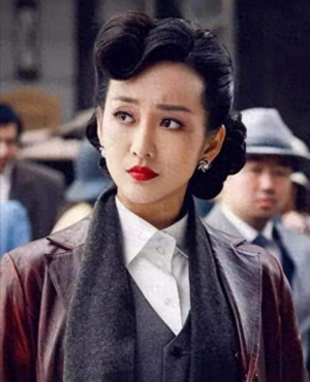 王鸥44岁现状：承认生娃自曝赔钱，单身生活真潇洒！