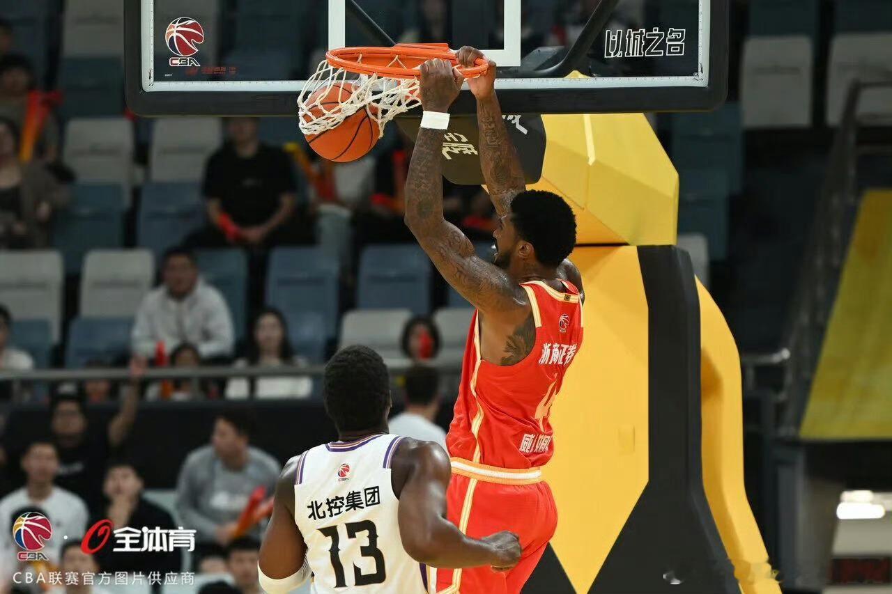 宏远气死了，你不用你给我行不行浙江广厦取消了马威的注册，换回卡尔顿！cba广东宏